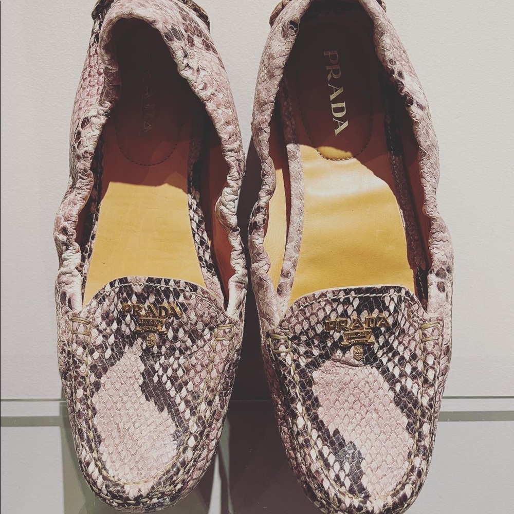 ✨👠PRADA 👠✨ Authentic 
8 1/2 M loafers